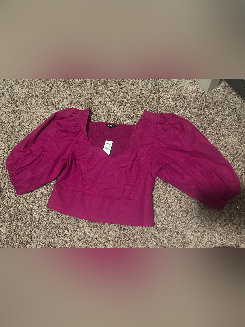 Express Women’s Magenta Puff-Sleeve Cropped Top
